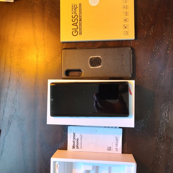 LG Vlevet Cell Phone 5G - Picture 6 of 6